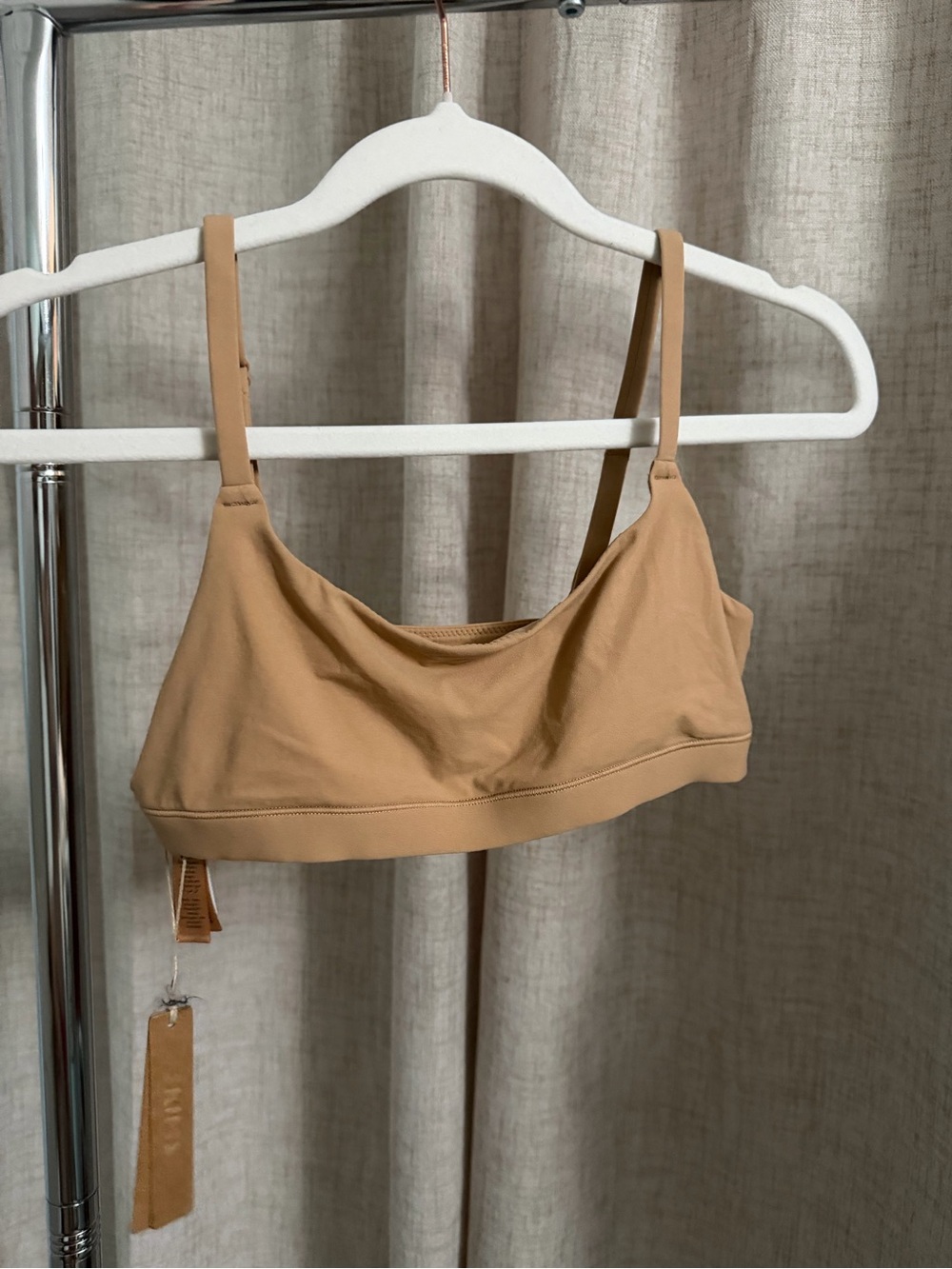 SKIMS Seamless fits everybody Scoop Bralette — Sandstone Tan - Picture 1 of 5